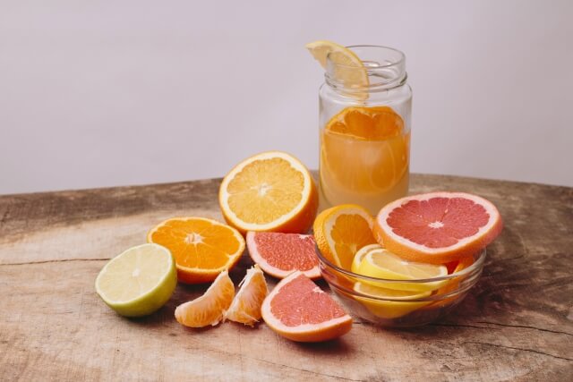 柑橘類のジュースの画像